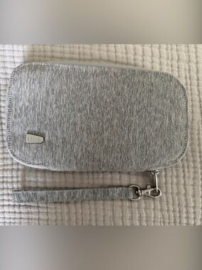 Hie by Grovia Gray Fabric Wallet Phone Case with Detachable Strap